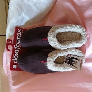 NWT Deerfoams brown slippers Sz L (9-10)
